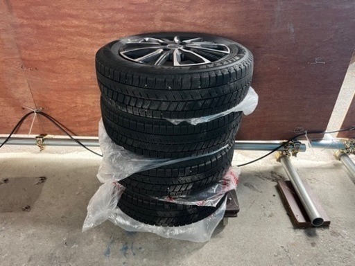 車のパーツ タイヤ、ホイール