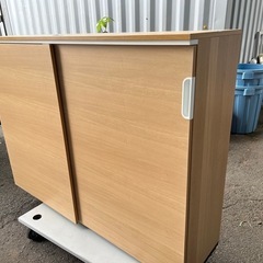木製引き違い書庫引戸タイプキャビネットの画像