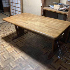 木製テーブル
