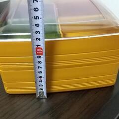 カラフルな重箱の画像