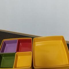 カラフルな重箱の画像