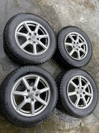 215/65R16. 5穴x 114.3スタッドレスタイヤ ホイール付 　4本セット