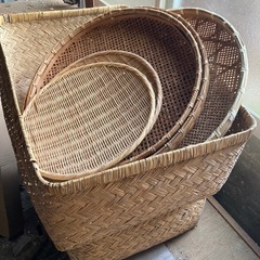 竹製のざるやこおりなど