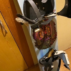 スノボーの板、おまけのビンディング付きの画像