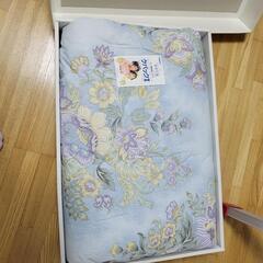 毛布と掛け布団2種類タオルケット２枚カールマイヤー毛布一枚もあります