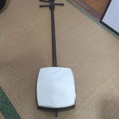 細棹三味線です。皮破れてます。ジャンク品