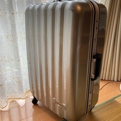 譲渡先決定しました　スーツケース　　別ベルト付き　大型　