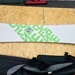 スノーボード ビンディング付きの画像