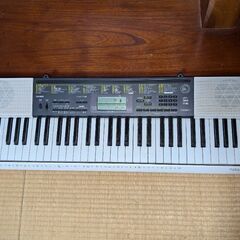 電子キーボード　スタンド付き