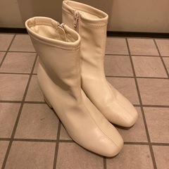 ブーツ 白 ハニーズ 23cm