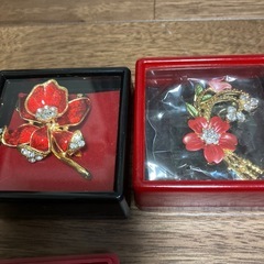 ブローチ4つセットの画像