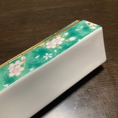 レトロな陶器製の小物入れ　ペンケース　筆箱　グリーン×ゴールドの画像