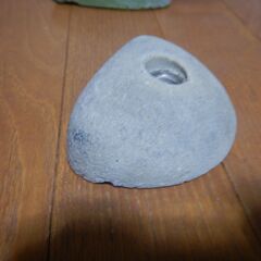 室内クライミング用のスタンスとホールドの画像