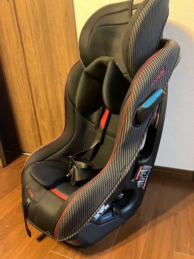 美品チャイルドシート　コンビ　