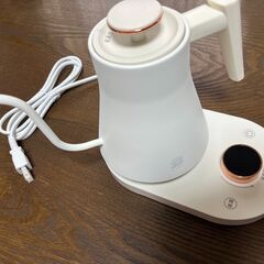【新品】最新　電気ケトル・ホワイト