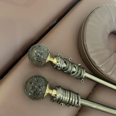カーテンレール ゴールド アンティーク調 2つの画像