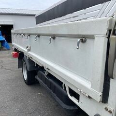 ★津島市発★　三菱ふそう：キャンターガッツ　1.5t　平ボディ　走行1万キロ台　追加ロープフック　ラダー爪受けの画像