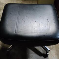回転椅子　タイヤ付きの画像