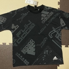 新品タグ付✨adidas✨キッズ130✨定価2,990円✨半袖T...