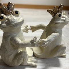 かえるの置物　2匹　（水晶は別）