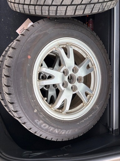 ｢商談中｣スタッドレスタイヤ ホイール プリウス