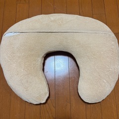 dacco ベージュ U字型 授乳クッションの画像