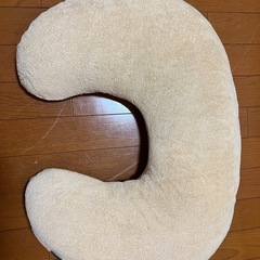 dacco ベージュ U字型 授乳クッションの画像