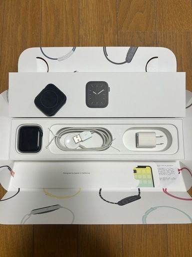 Apple Watch Series 5（GPSモデル）- 44mm スペースグレイアルミニウムケース　MWVF2J/A