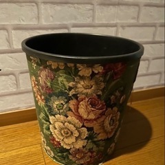 ゴミ箱　緑花柄の画像