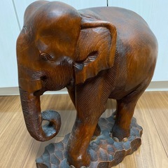 木彫りのゾウ　木像　　アジアゾウの画像