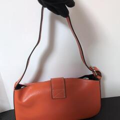 【ショルダーバッグ（オレンジ）】●美品:受け取りに来れる方お待ちしております。
の画像
