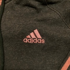 レディース　アディダスadidas パーカー(Mサイズ)の画像