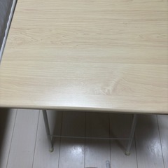 折りたたみ机、折りたたみ椅子の画像