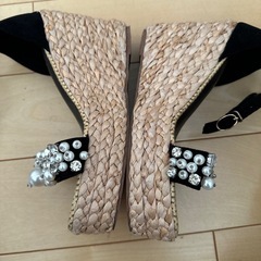 yinalusi パールビジューサンダルの画像