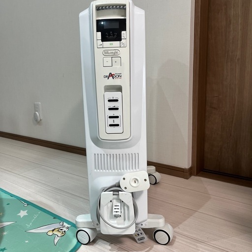 デロンギオイルヒーター　型式　TDD0952W 1500w