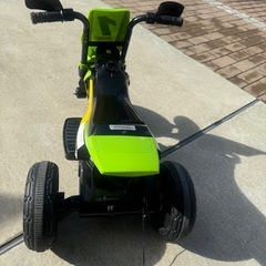 子供用電動バイクの画像