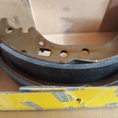 トヨタラクティス　リアブレーキシュー新品の画像