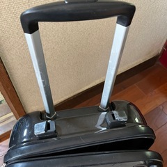 XJAPAN  キャリーケース　取っ手破損有　35 × 45センチ× 22センチ　黒 　の画像