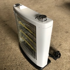 美品 2019年 ヤマゼン DSE-KC106 電気ストーブ 1025wの画像