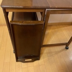 サイドテーブル　キャスター付き折りたたみ台の画像