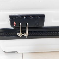 スーツスケース　キャリーバッグ　3辺111cm　先月購入　1度のみ使用の備品　ナンバーキー付の画像