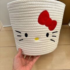 ハローキティの布製のバスケット