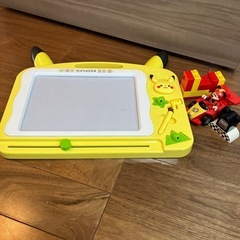 モンポケ　　ピカチュウのおえかきボードとミッキーのレゴ