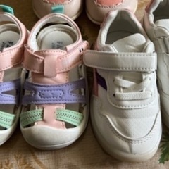 2足セット
女の子LEDライトアップスケートシューズ、子供用屋外サンダルの画像