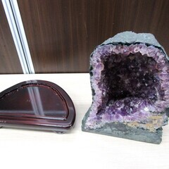 置物 観賞用 観賞石 アメジストドーム 台座付き 重量 約6.0Kg オブジェ 苫小牧西店の画像
