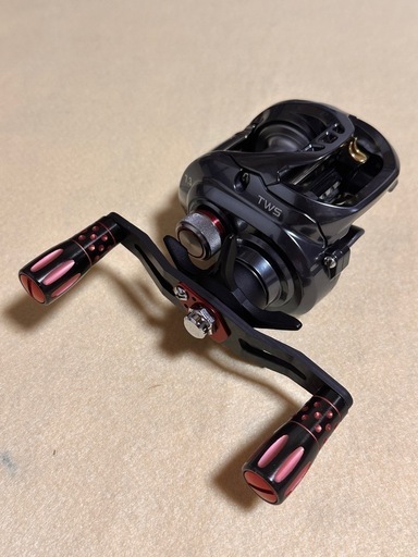 ダイワ17タトゥーラsv tw7.3 右ハンドル　ベイトリール　ハンドルカスタム