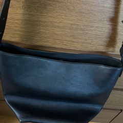 【今週500円】「バケツ型マチたっぷりショルダーバッグ」の画像