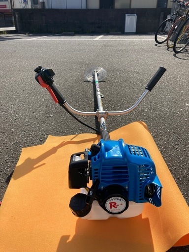 丸山 BIG-M＜ 分割式 エンジン刈払機 BCW2340S ＞ 分割式刈払機 排気量23cc Rスタート　リサイクルショップ宮崎屋　佐土原店　24.10.30F 丸山 BIG-M＜ 分割式 エンジン刈払機 BCW2340S ＞ 分割式刈払機 排気量