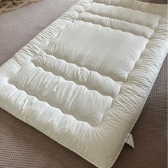 ニトリ　収納しやすい敷布団　シーツ付き　セミダブル140×210