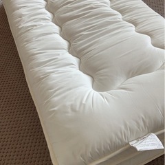 ニトリ　収納しやすい敷布団　シーツ付き　セミダブル140×210の画像